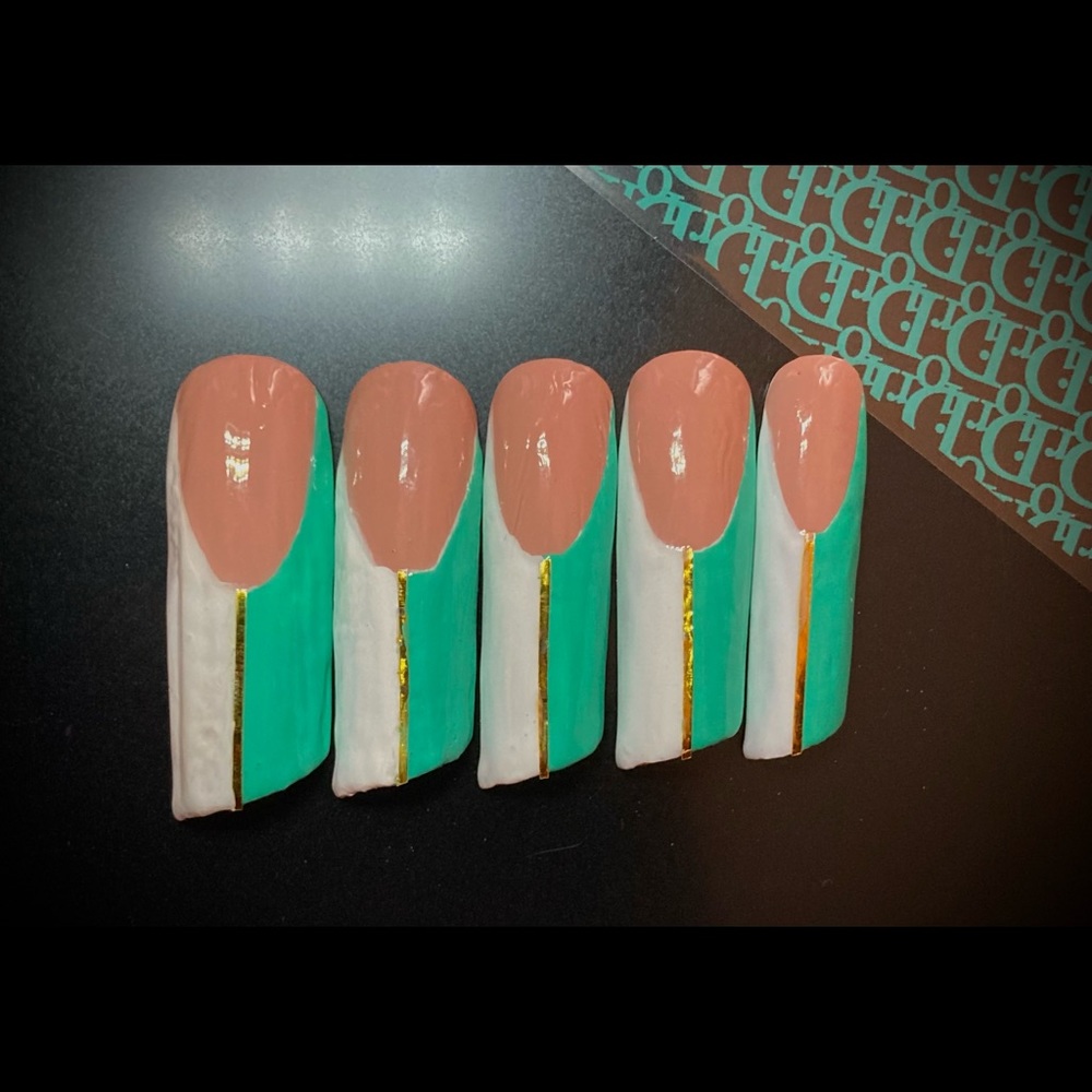Classy class: Lipstick shape Press ons